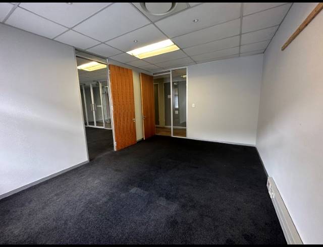 1,818M² OFFICE TO LET IN CENTURY CITY